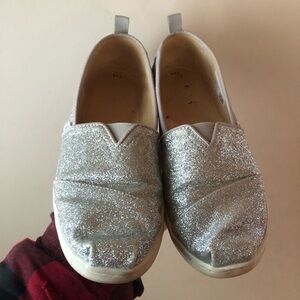 Toms | Silver Glittery Flats